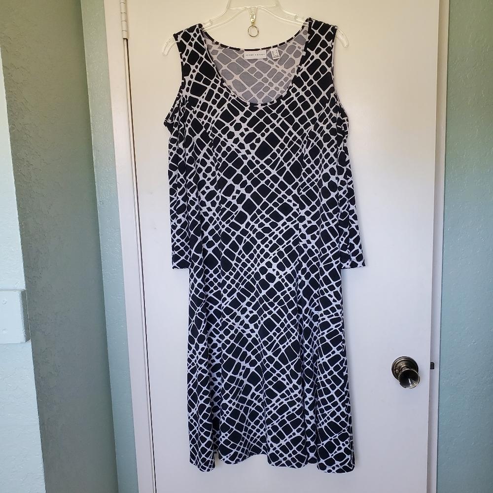Susan Graver Cold Shoulder Office Career Dress Sz Medium Geometric Black/White